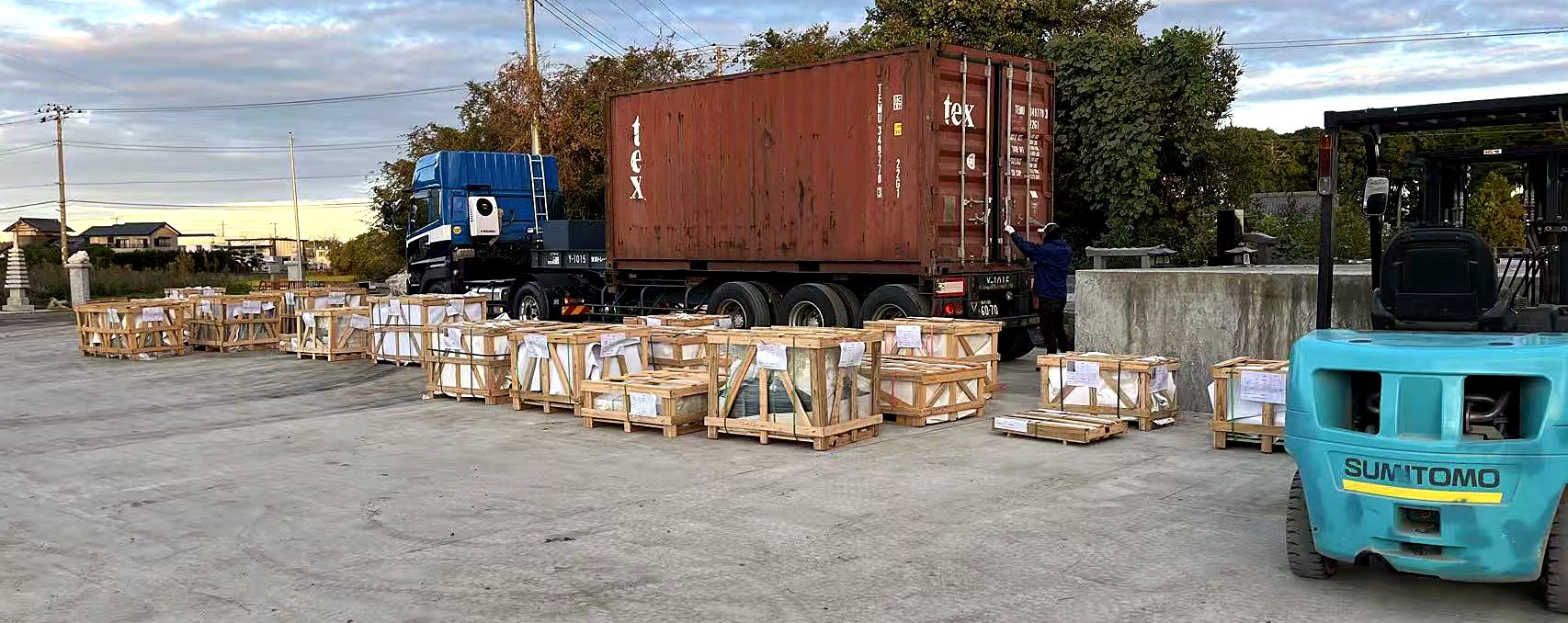 フォークリフトでの荷下ろし作業